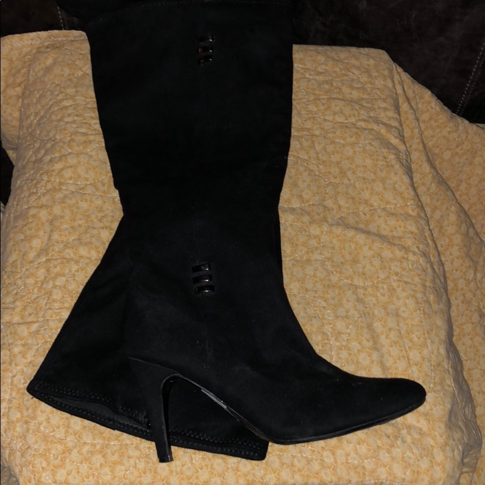 Women’s black suede zip up boots